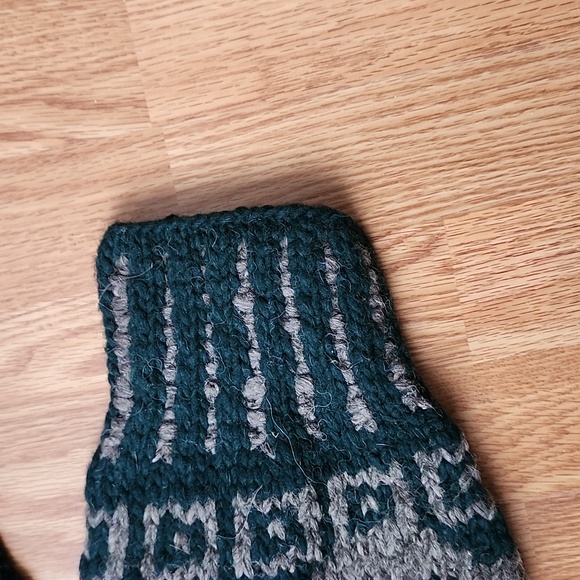 100% wool - Picture 6 of 6